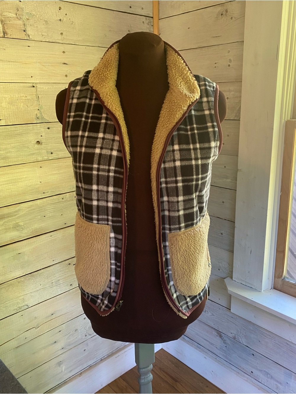 Eddie Bauer Black and Cream Plaid Sherpa Outdoor Cozy Reversible Vest